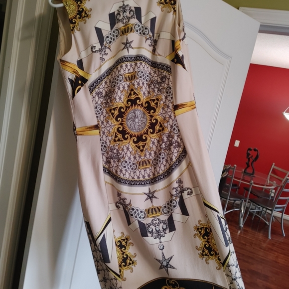 Never worn Versace dress - Picture 5 of 7